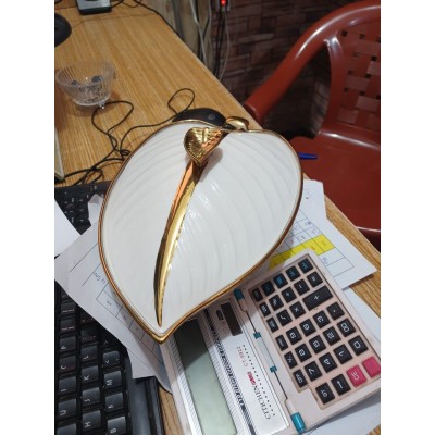 Soupière en céramique design motif  bordure dorée