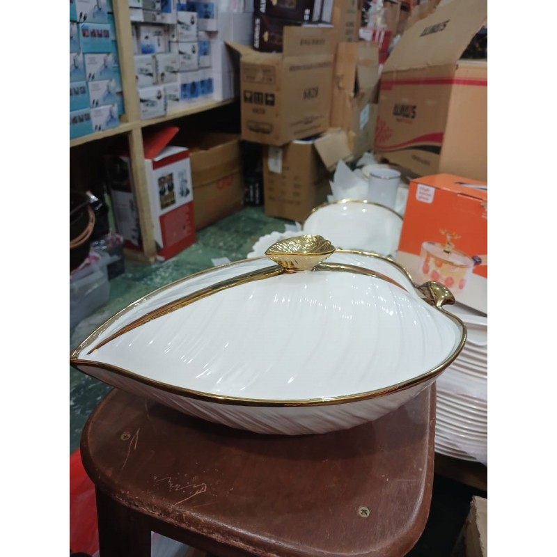 Soupière en céramique design motif  bordure dorée