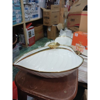 Soupière en céramique design motif  bordure dorée