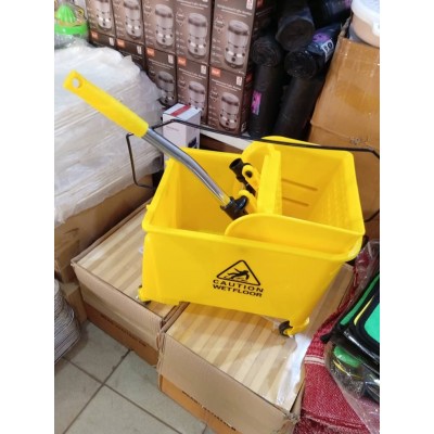 Seau à vadrouille  essoreuse à pression latérale pour nettoyer les sols ou nettoyer les dégâts