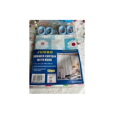 Rideau dans la salle de bain, douche