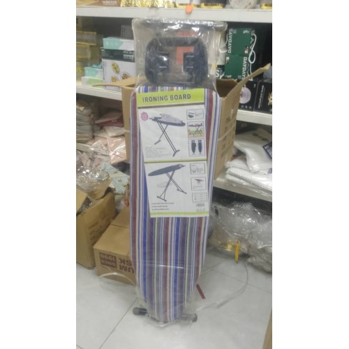 Table à Repasser Grand Modèle - Confort, Stabilité et Efficacité 2