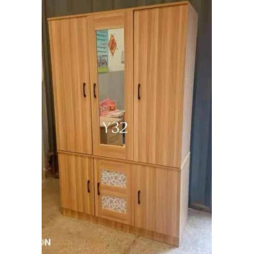Grande armoire en bois 3 battants – avec miroir et motifs floraux 2
