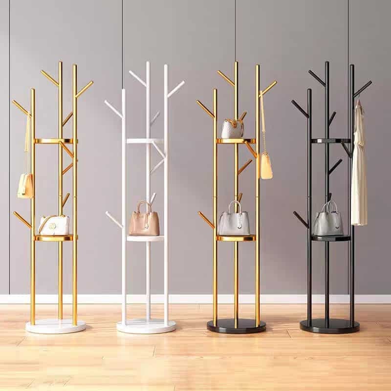 Porte-manteau sur pied doré avec étagères et crochets – Stable et élégant