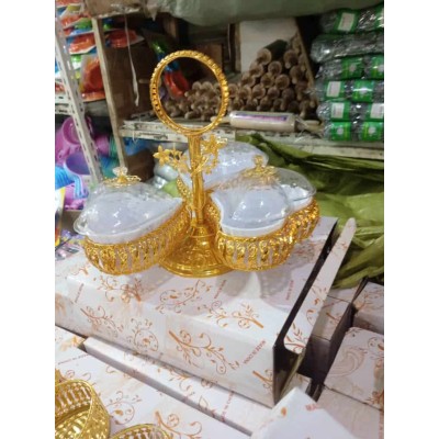 Plateau de service doré avec  3 compartiments  pour pâtisseries, fruits et friandises