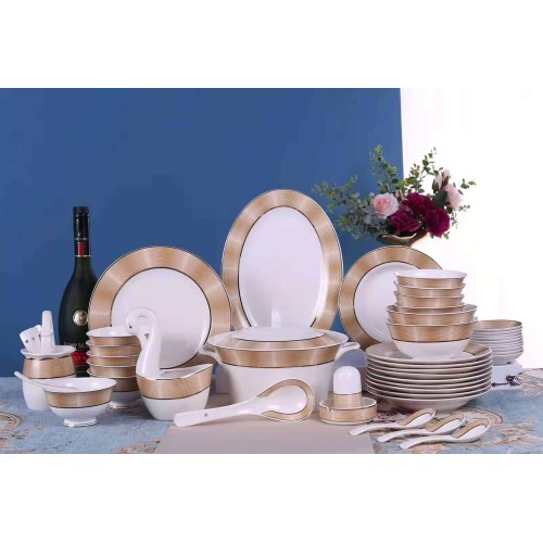 Service de Table en Porcelaine à Motifs Dorés – Élégance et Prestige 52 pièces