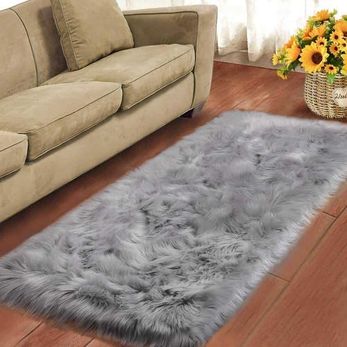 Tapis de passage en fausse fourrure grise 180×60 cm – Poils longs