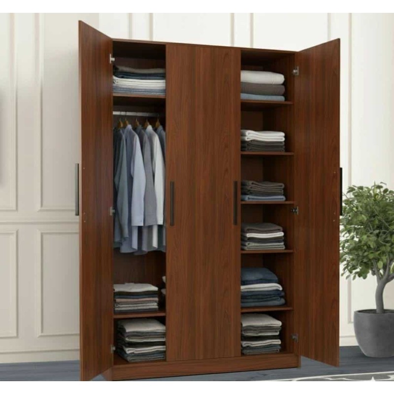 Armoire en bois à trois battants avec penderie et étagères