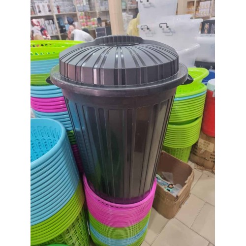 Poubelle Plastique 130 Litres avec Couvercle – Idéale pour Déchets Ménagers